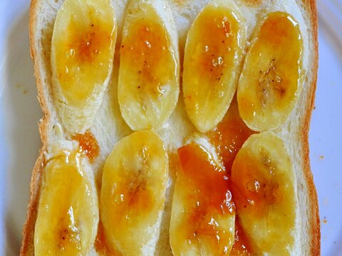 アプリコットジャムとバナナのトースト